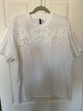 H&M White Crewneck Tee with Inside Tag